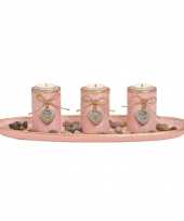 Houten schaal roze met 3 waxinelicht waxinelicht houders met hartjes